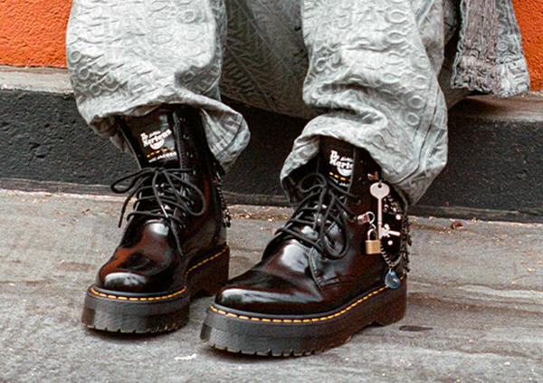 Marc Jacobs x Dr. Martens 全新聯(lián)名鞋款開售