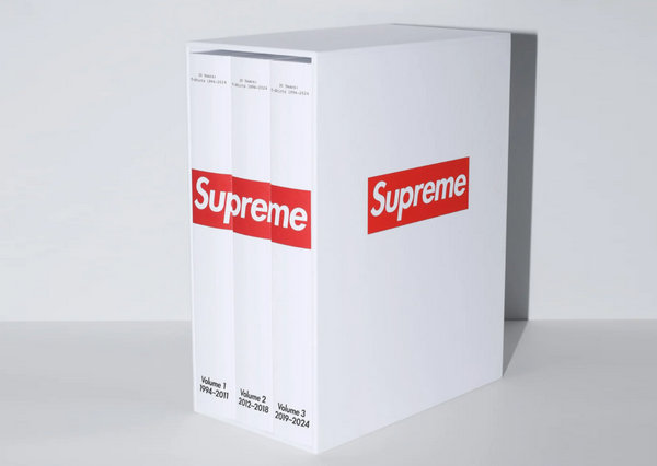 Supreme《30年: T恤1994-2024》紀(jì)念書籍發(fā)布