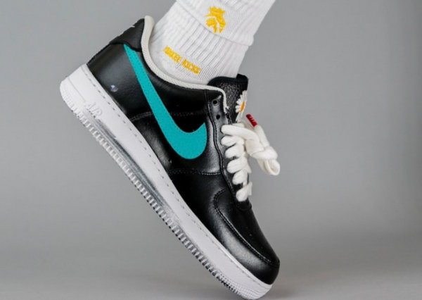 權(quán)志龍PEACEMINUSONE x Nike AF1 Low 3.0聯(lián)名鞋款上腳圖曝光