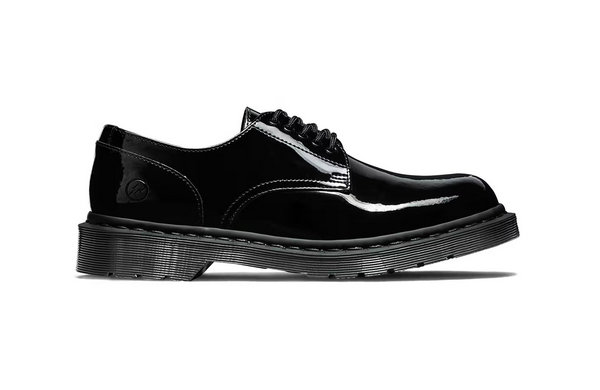 藤原浩fragment design x Dr. Martens 聯(lián)名全新鞋款開(kāi)售